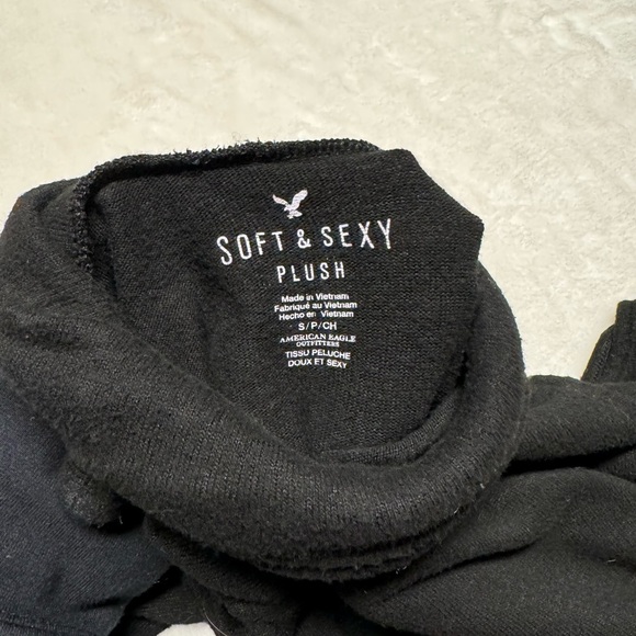 American Eagle - soft, black, shoulder-less, long-sleeve dress - Picture 3 of 3